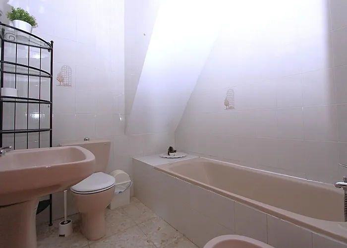 13 Calle Isabel Villa *