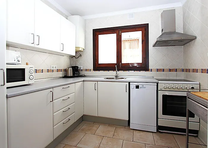 13 Calle Isabel Villa *