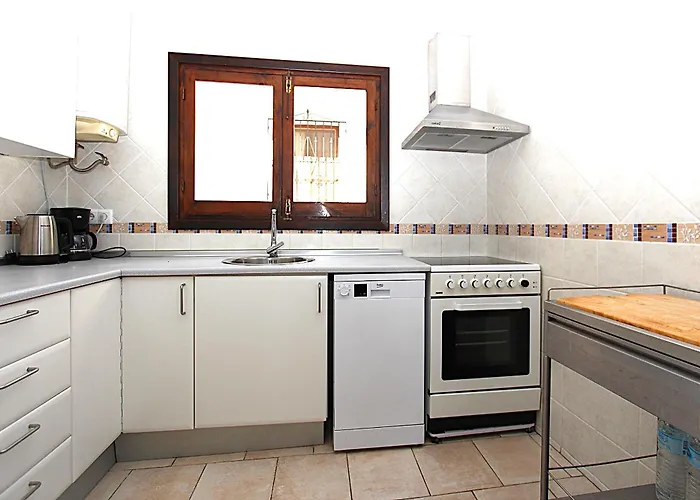 13 Calle Isabel Villa *