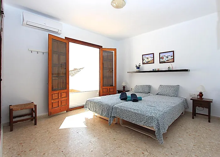 13 Calle Isabel * Nerja